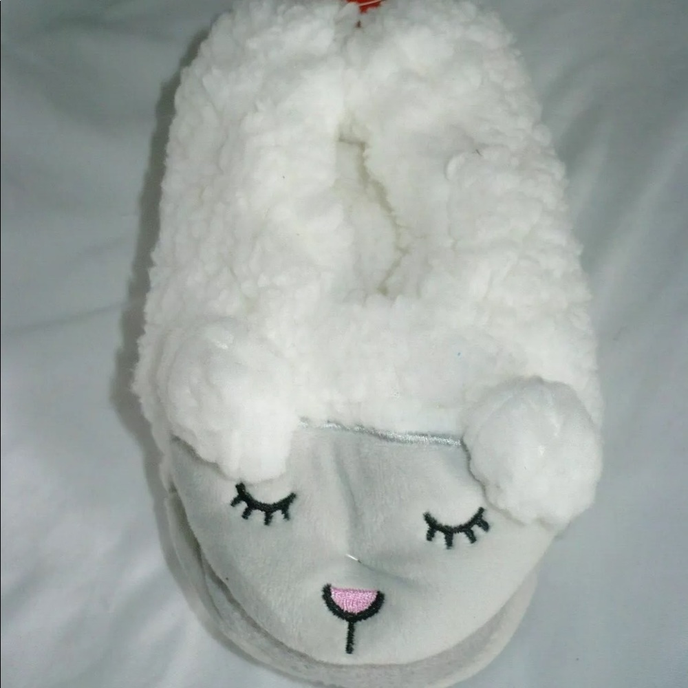 Wonder Nation | NEVER WORN Sheep Fuzzy Babba Slipper Socks Size M/L